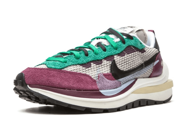 Nike VaporWaffle Sacai - Villain Red / Neptune Green
