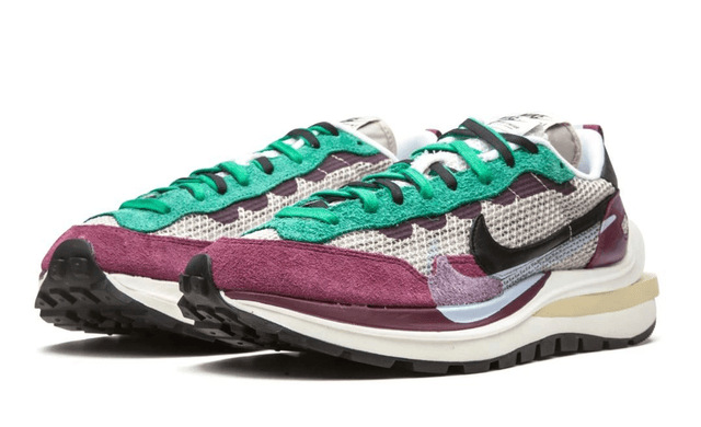Nike VaporWaffle Sacai - Villain Red / Neptune Green