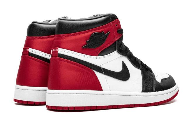 AIR JORDAN 1 HIGH OG WMNS Satin Black Toe