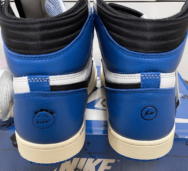 Air Jordan 1 High OG SP Travis Scott - Fragment